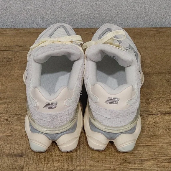 New Balance cream/Gray colors size 8 for men New no tags